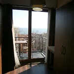 Hotel Nos *